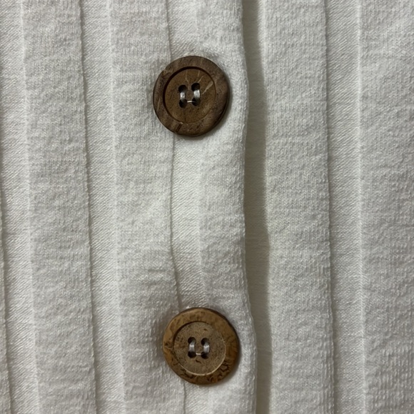 3/4 length sleeve, button detail free people top. Size Large. New with tags - Picture 3 of 4